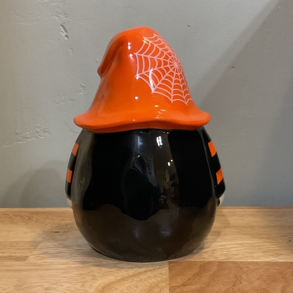 RAE DUNN ARTISANS COLLECTION CANDY INSPECTOR 8.5" TALL CERAMIC HALLOWEEN GNOME - Picture 2 of 6